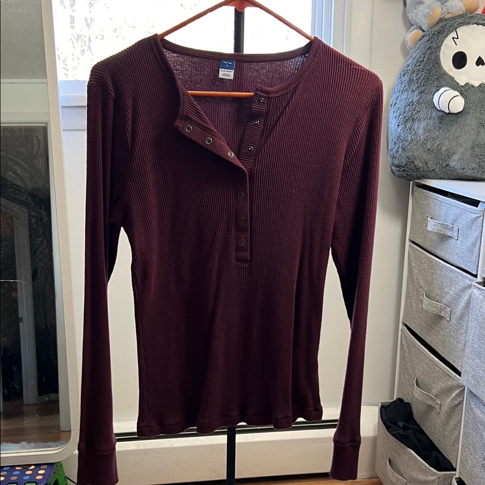 NWOT old Navy Long Sleeve Ribbed Henley Top - Burgundy